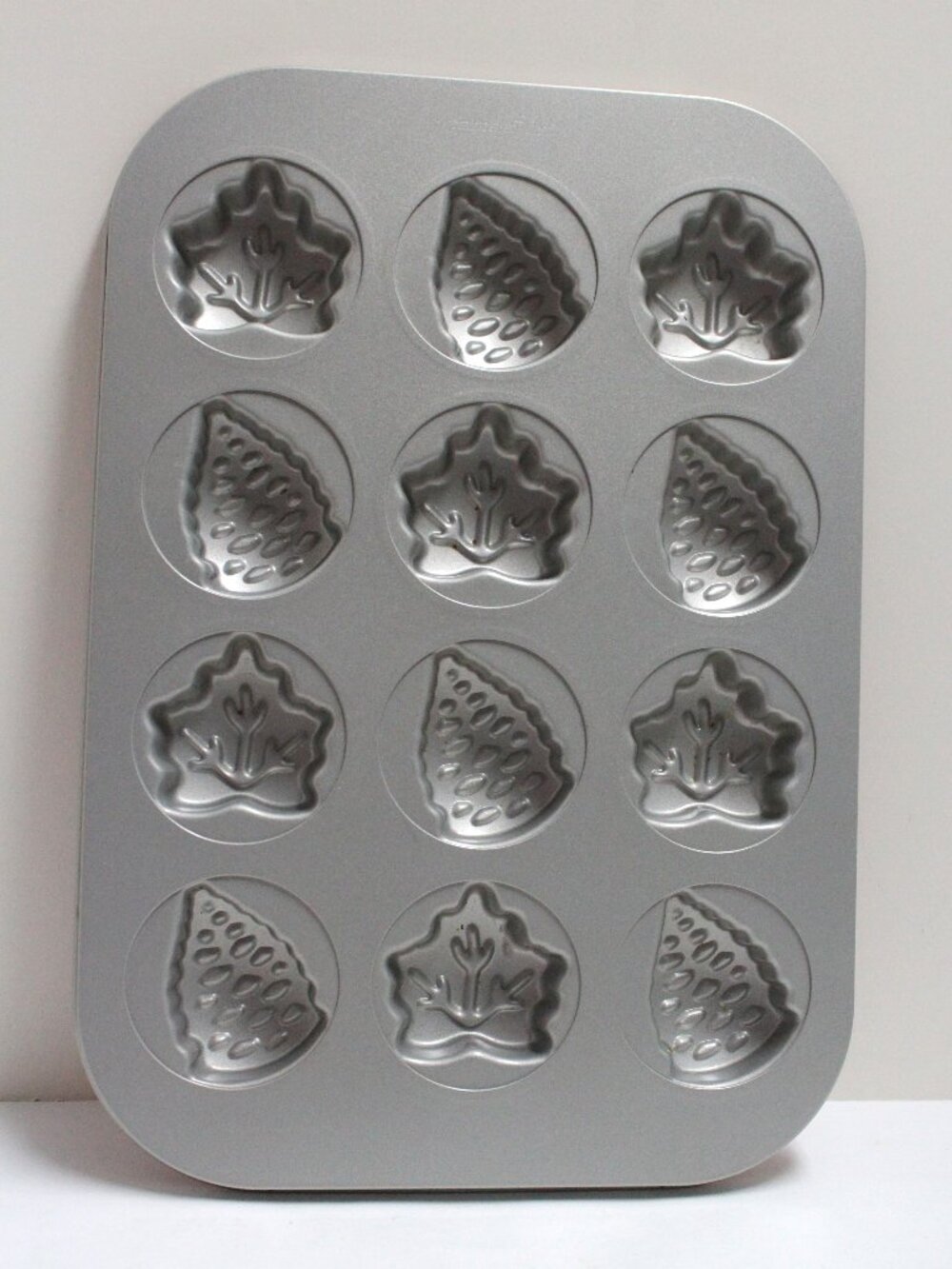 Pampered Chef Baking Pan For 12 Individual Muffins Mini Cakes Desserts or Treats
